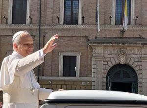 Leone XIV e la grammatica del passaggio: un nuovo papato tra profondità e continuità